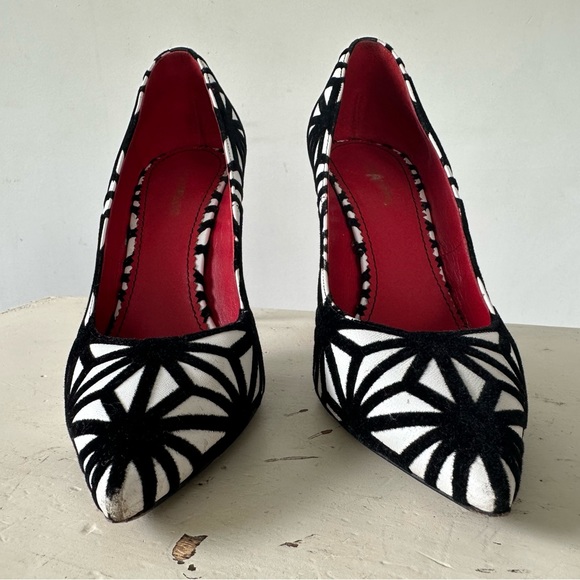 Dsquared2 Black and White Geometric Stiletto Print Pumps Women's Size 38 US 7 - Picture 8 of 13